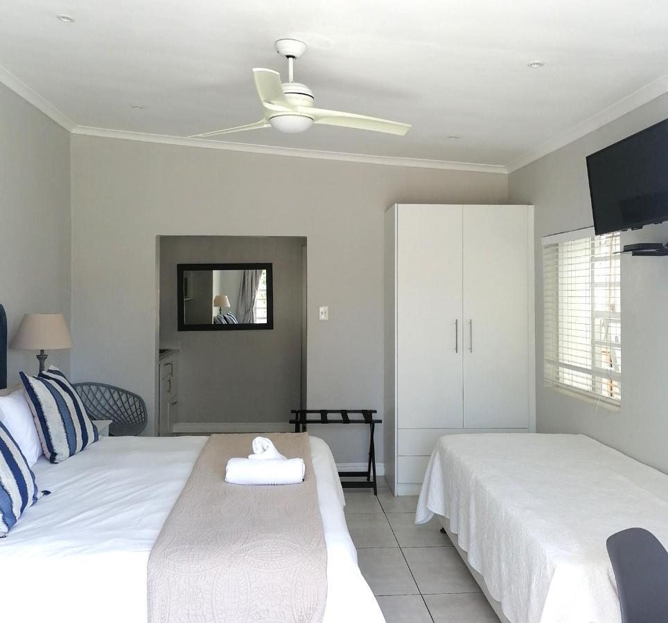 Conifer Beach House Port Elizabeth Esterno foto